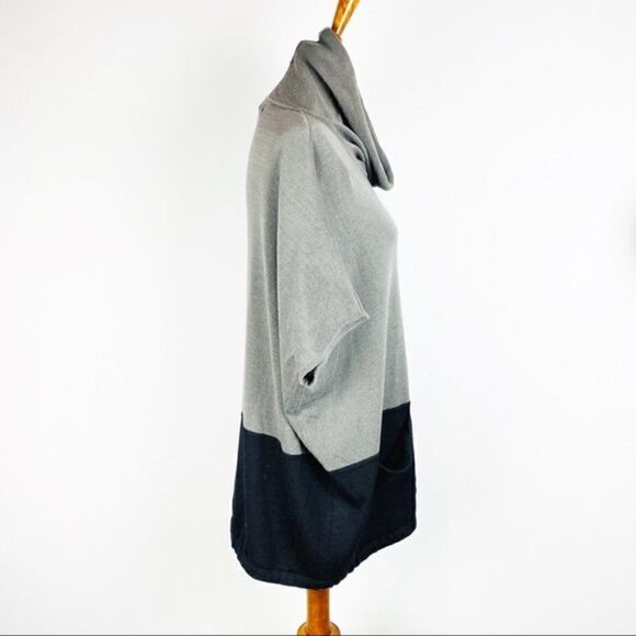 Neiman Marcus Oversized Short Sleeve Grey/Black Sweater Size XS - Picture 2 of 7